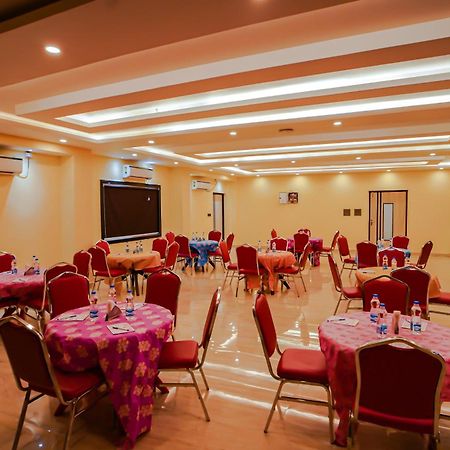 מנדרמוני Prasant On Beach Resort !! Lift - Wifi -Restaurant-Parking Facilities-Newly Decorated Room !! מראה חיצוני תמונה