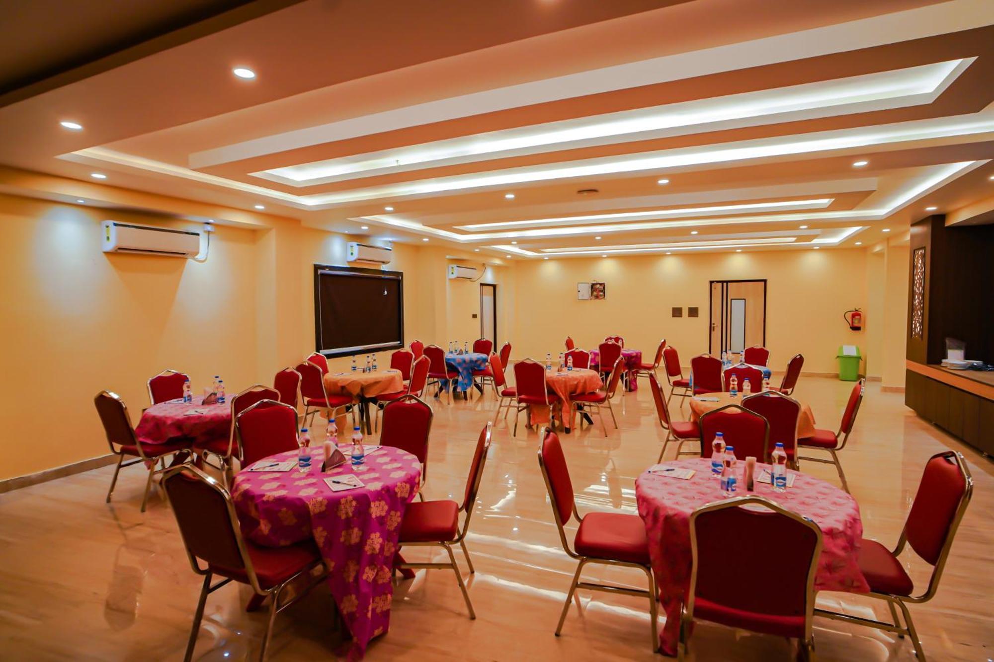 מנדרמוני Prasant On Beach Resort !! Lift - Wifi -Restaurant-Parking Facilities-Newly Decorated Room !! מראה חיצוני תמונה