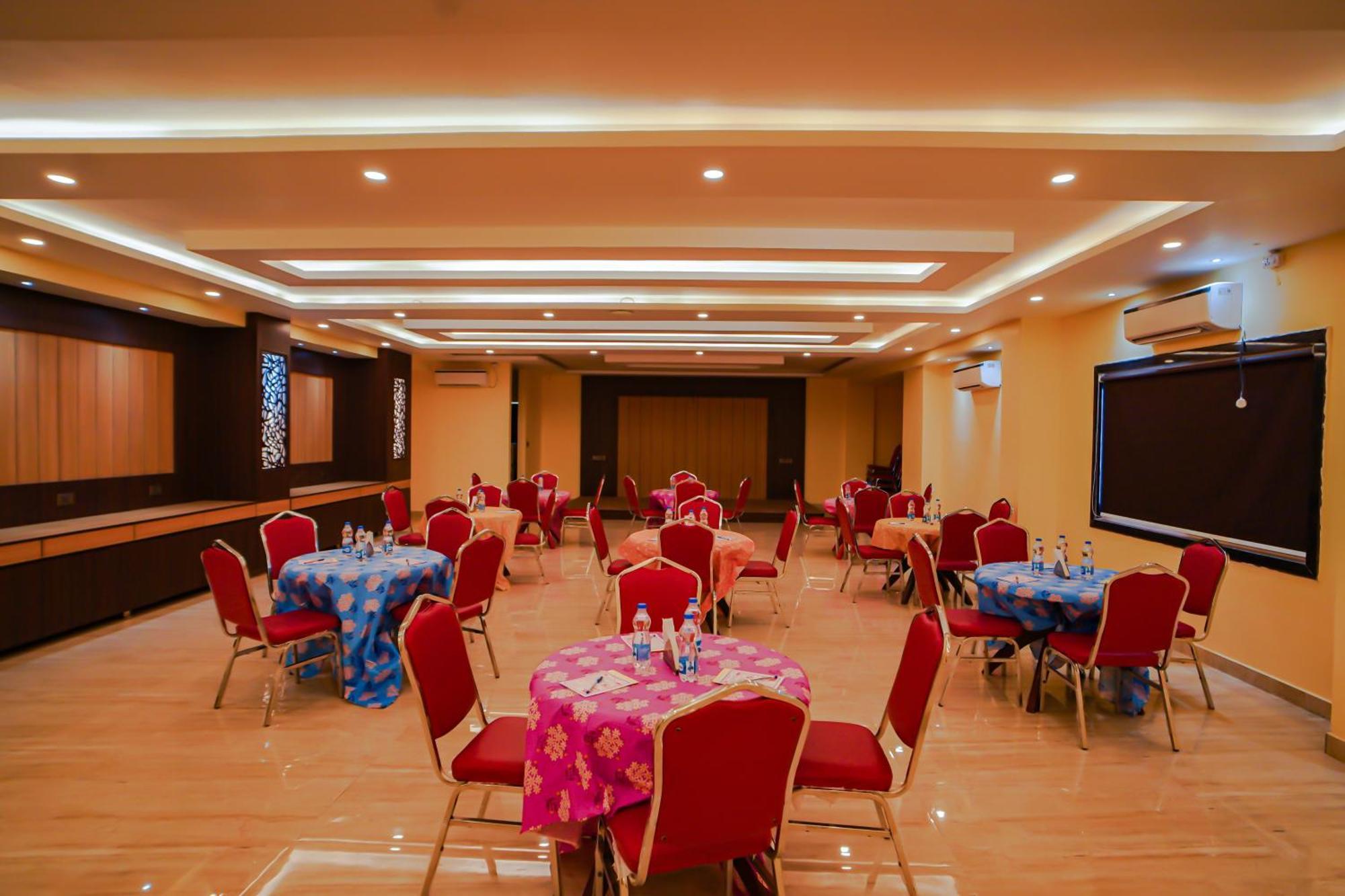 מנדרמוני Prasant On Beach Resort !! Lift - Wifi -Restaurant-Parking Facilities-Newly Decorated Room !! מראה חיצוני תמונה