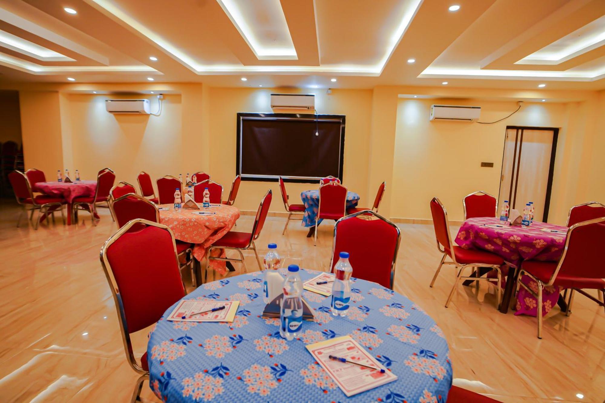 מנדרמוני Prasant On Beach Resort !! Lift - Wifi -Restaurant-Parking Facilities-Newly Decorated Room !! מראה חיצוני תמונה