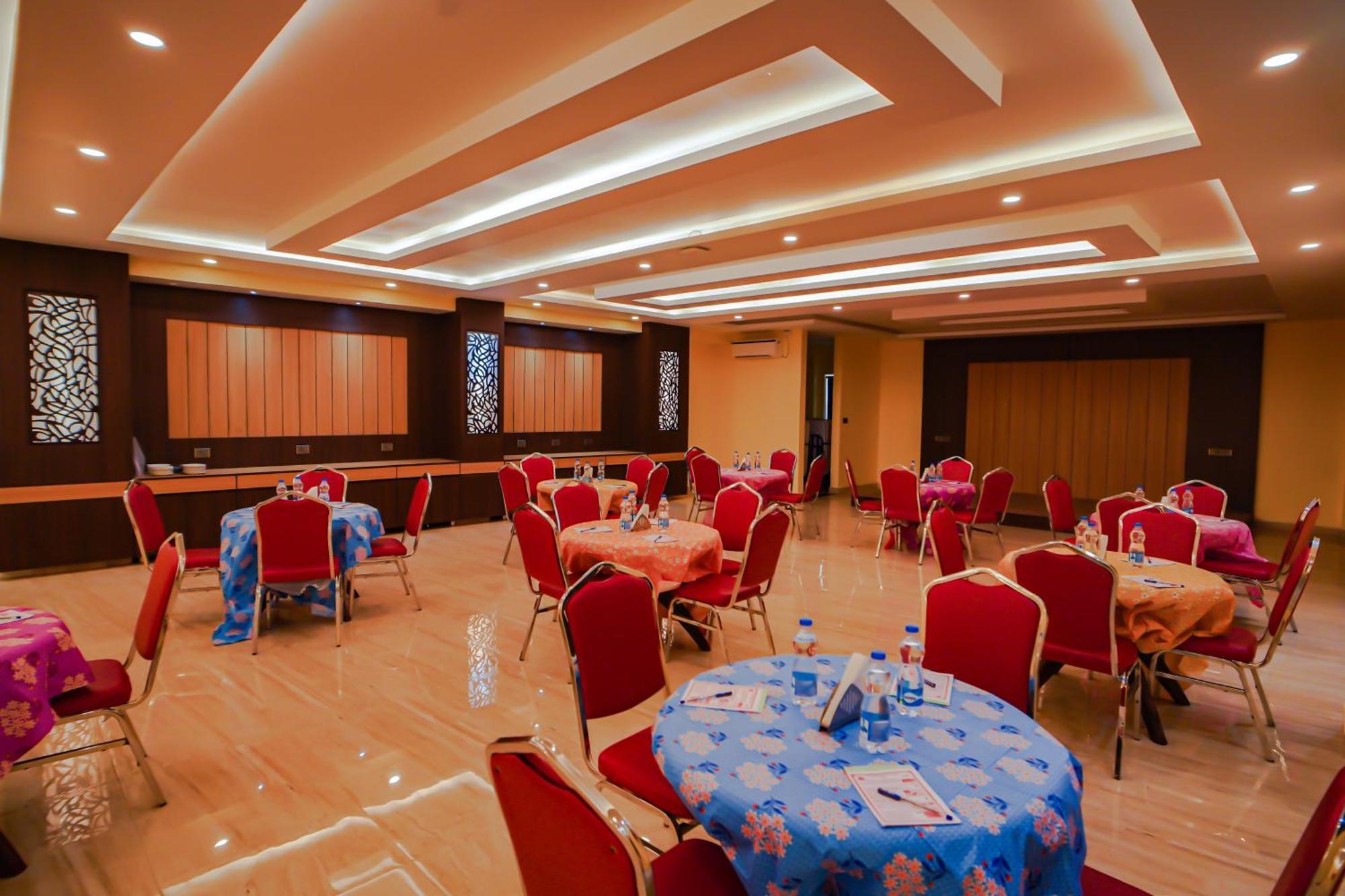 מנדרמוני Prasant On Beach Resort !! Lift - Wifi -Restaurant-Parking Facilities-Newly Decorated Room !! מראה חיצוני תמונה