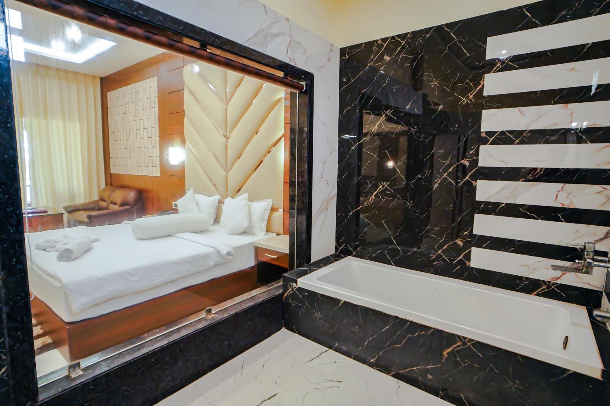 מנדרמוני Prasant On Beach Resort !! Lift - Wifi -Restaurant-Parking Facilities-Newly Decorated Room !! מראה חיצוני תמונה