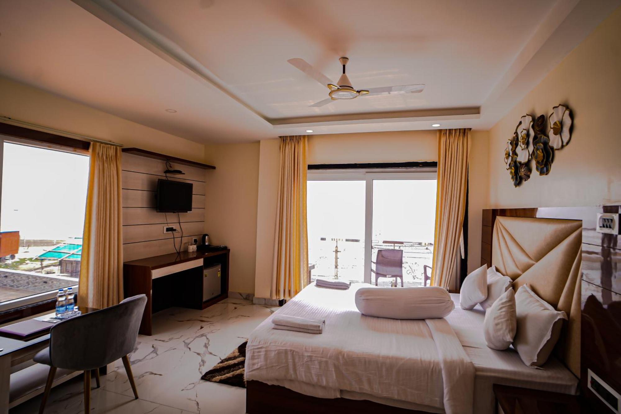 מנדרמוני Prasant On Beach Resort !! Lift - Wifi -Restaurant-Parking Facilities-Newly Decorated Room !! מראה חיצוני תמונה