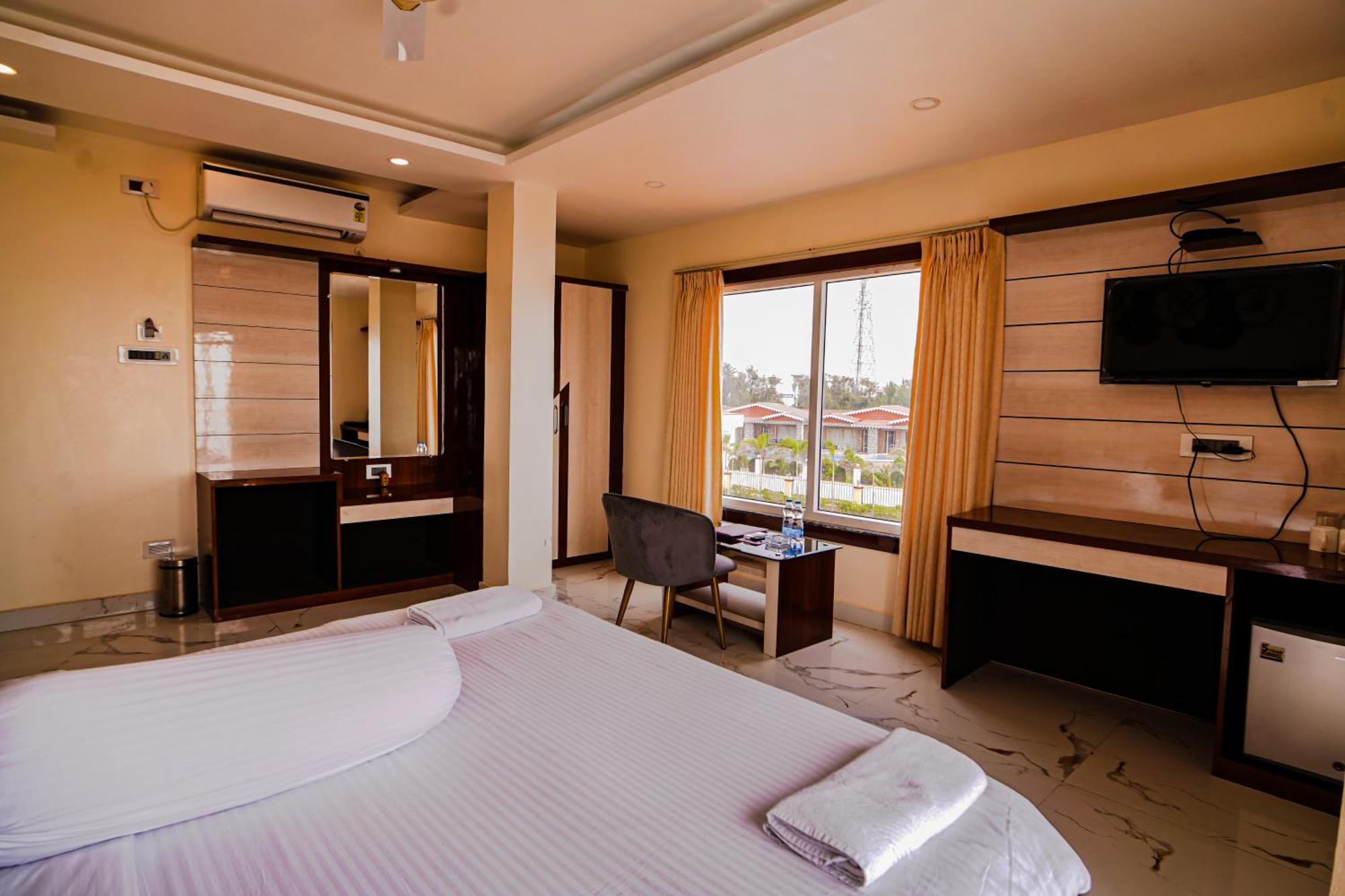 מנדרמוני Prasant On Beach Resort !! Lift - Wifi -Restaurant-Parking Facilities-Newly Decorated Room !! מראה חיצוני תמונה