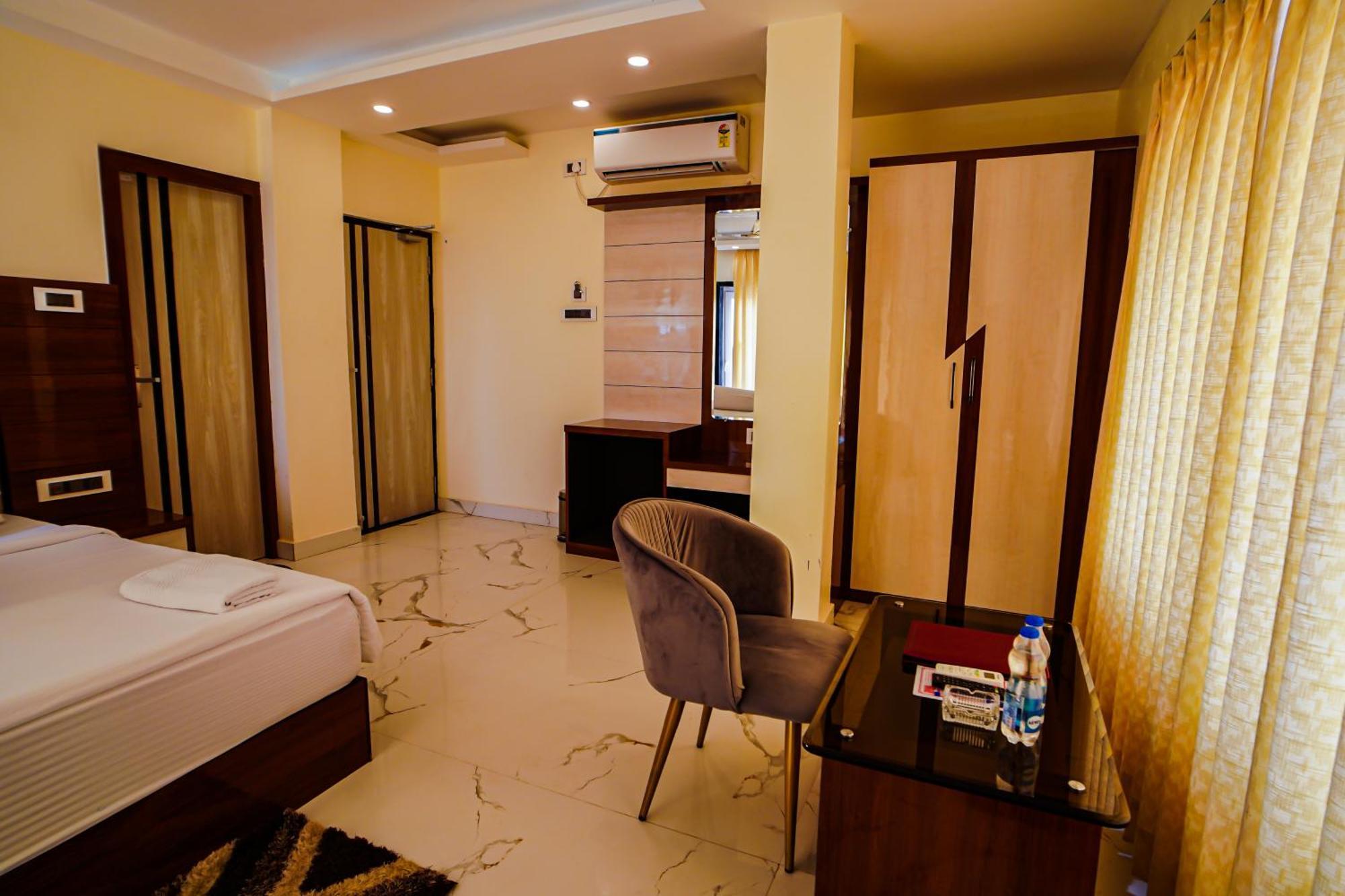 מנדרמוני Prasant On Beach Resort !! Lift - Wifi -Restaurant-Parking Facilities-Newly Decorated Room !! מראה חיצוני תמונה