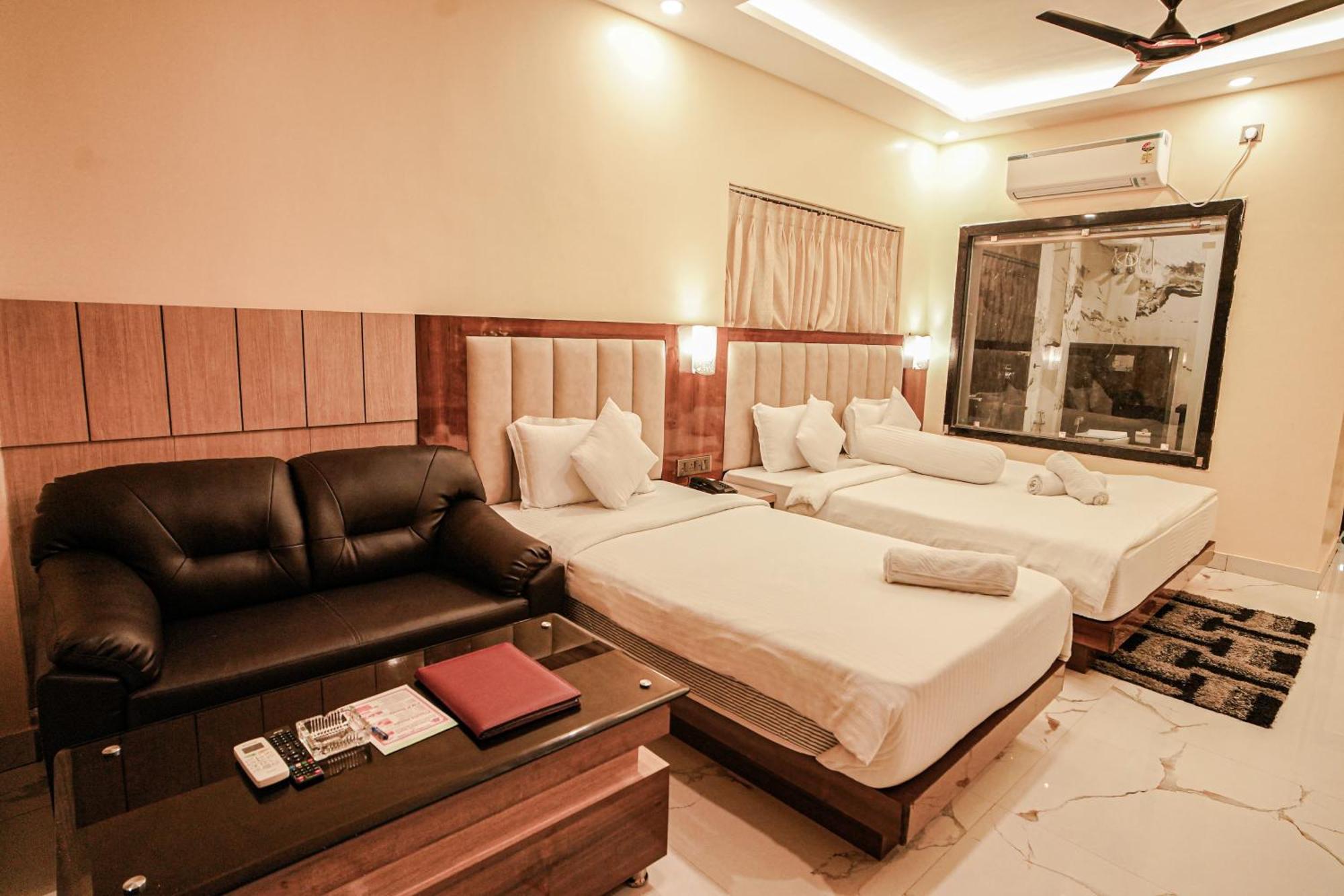 מנדרמוני Prasant On Beach Resort !! Lift - Wifi -Restaurant-Parking Facilities-Newly Decorated Room !! מראה חיצוני תמונה