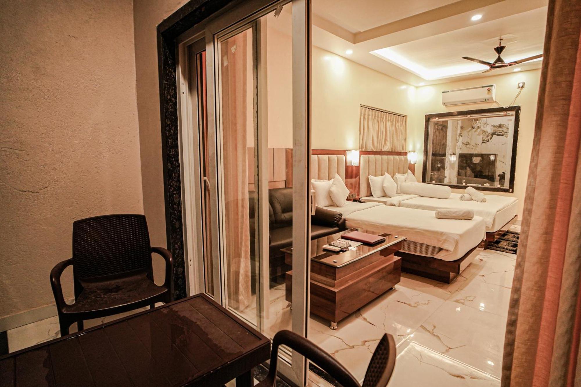 מנדרמוני Prasant On Beach Resort !! Lift - Wifi -Restaurant-Parking Facilities-Newly Decorated Room !! מראה חיצוני תמונה