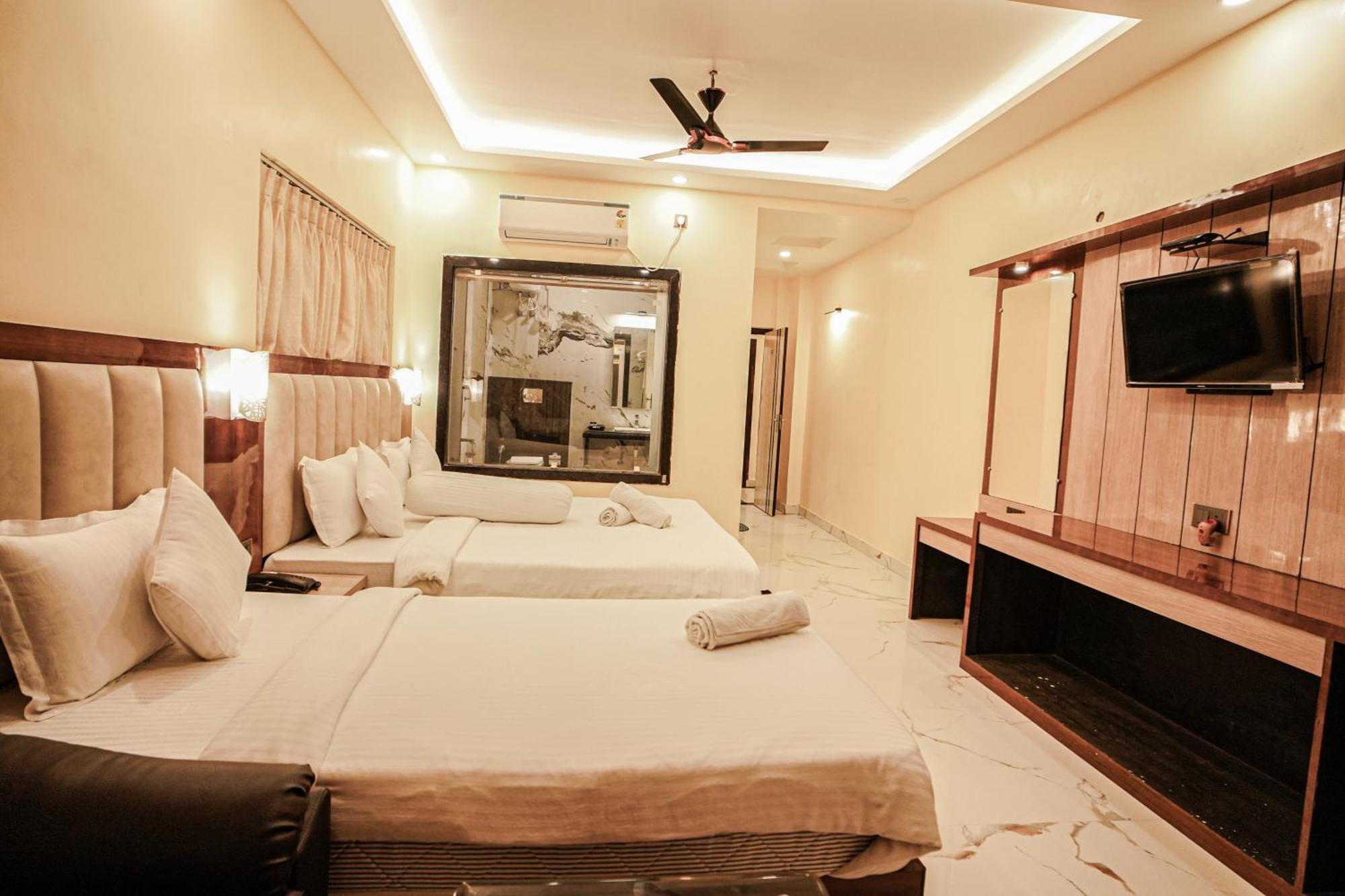 מנדרמוני Prasant On Beach Resort !! Lift - Wifi -Restaurant-Parking Facilities-Newly Decorated Room !! מראה חיצוני תמונה