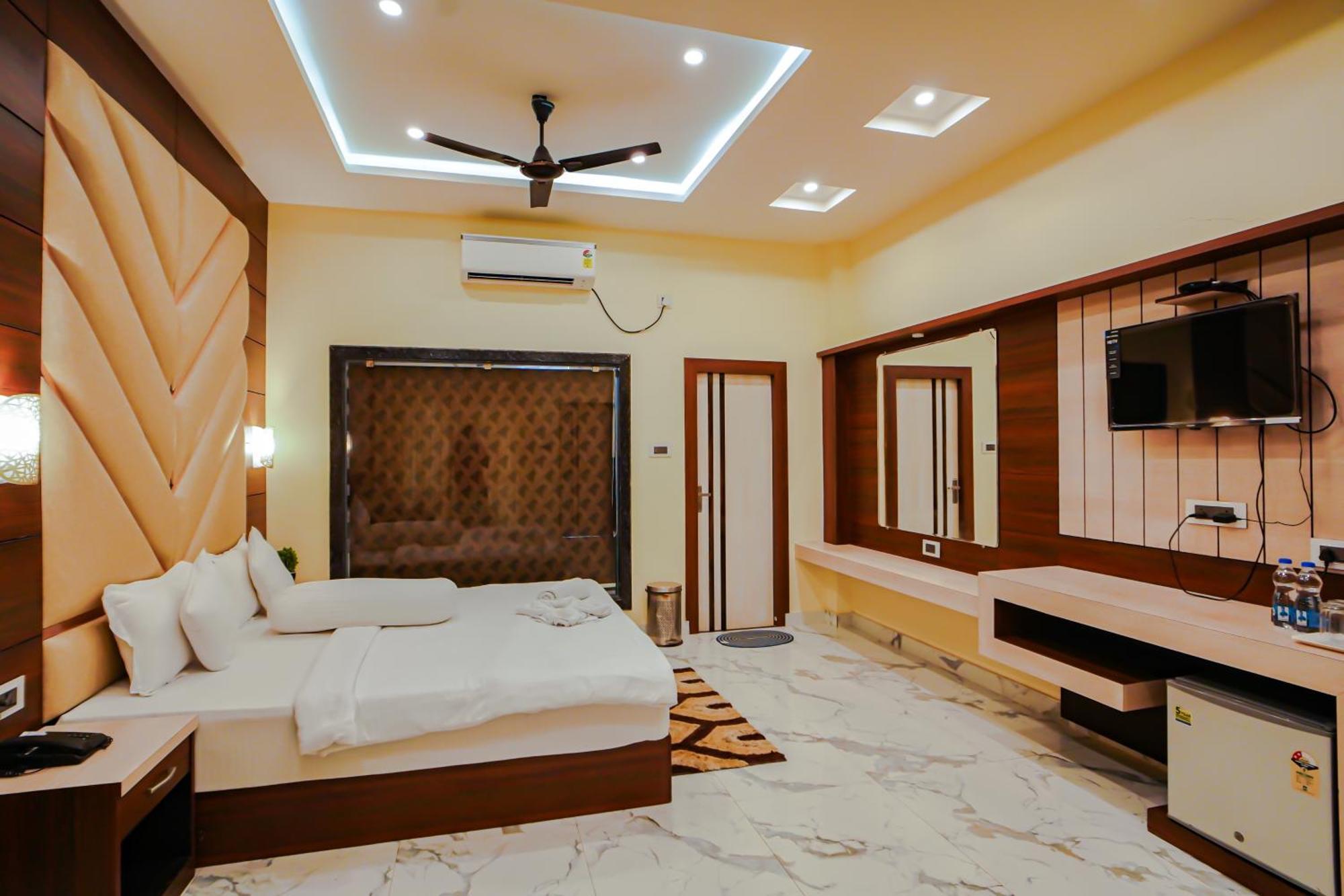 מנדרמוני Prasant On Beach Resort !! Lift - Wifi -Restaurant-Parking Facilities-Newly Decorated Room !! מראה חיצוני תמונה