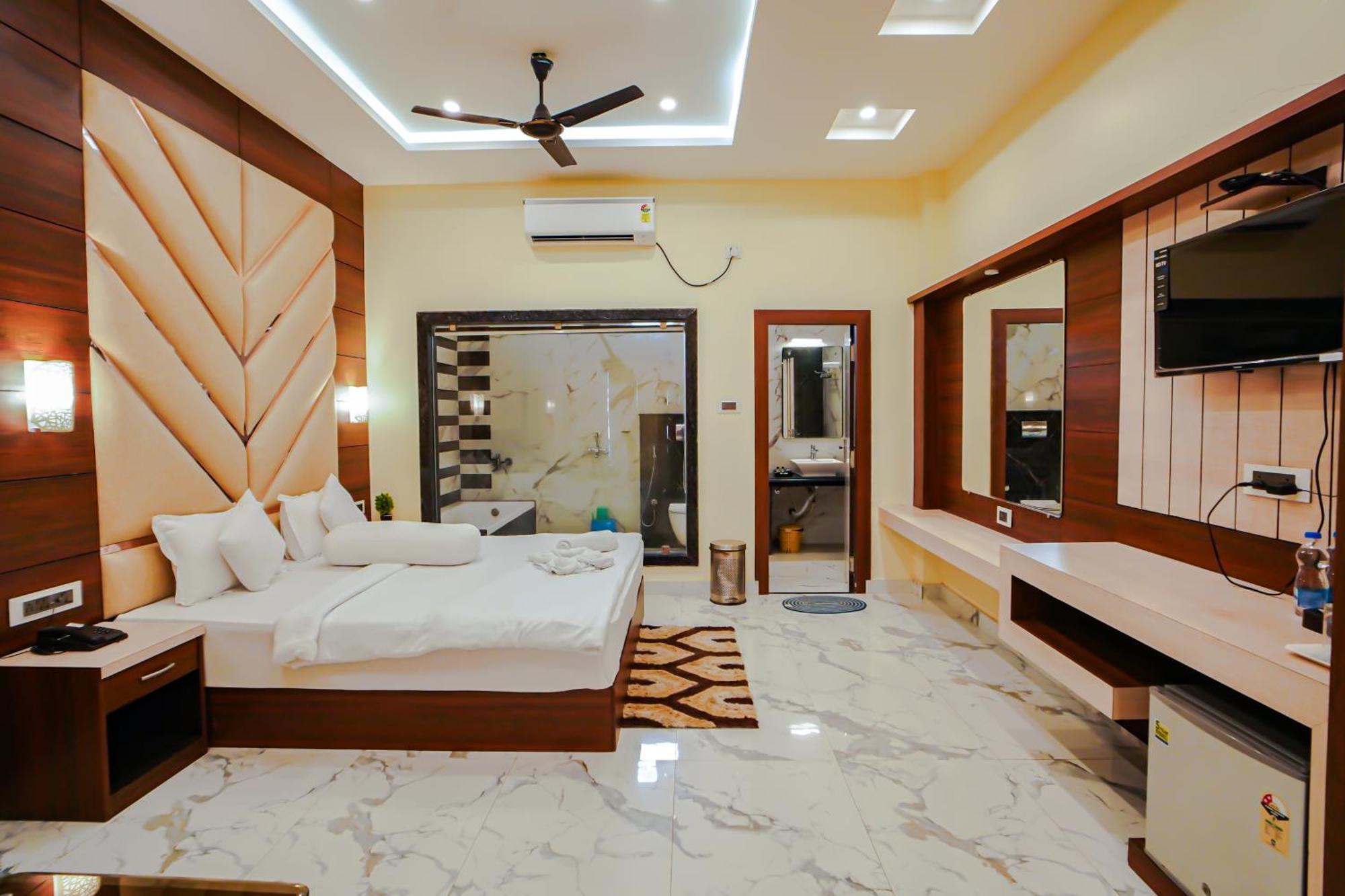 מנדרמוני Prasant On Beach Resort !! Lift - Wifi -Restaurant-Parking Facilities-Newly Decorated Room !! מראה חיצוני תמונה