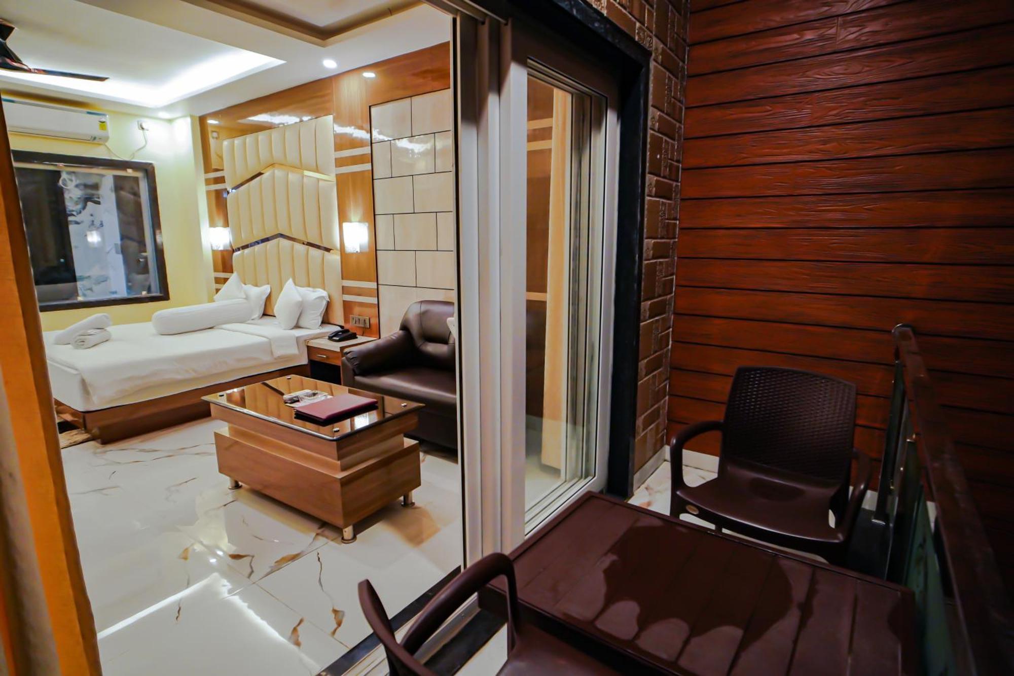 מנדרמוני Prasant On Beach Resort !! Lift - Wifi -Restaurant-Parking Facilities-Newly Decorated Room !! מראה חיצוני תמונה