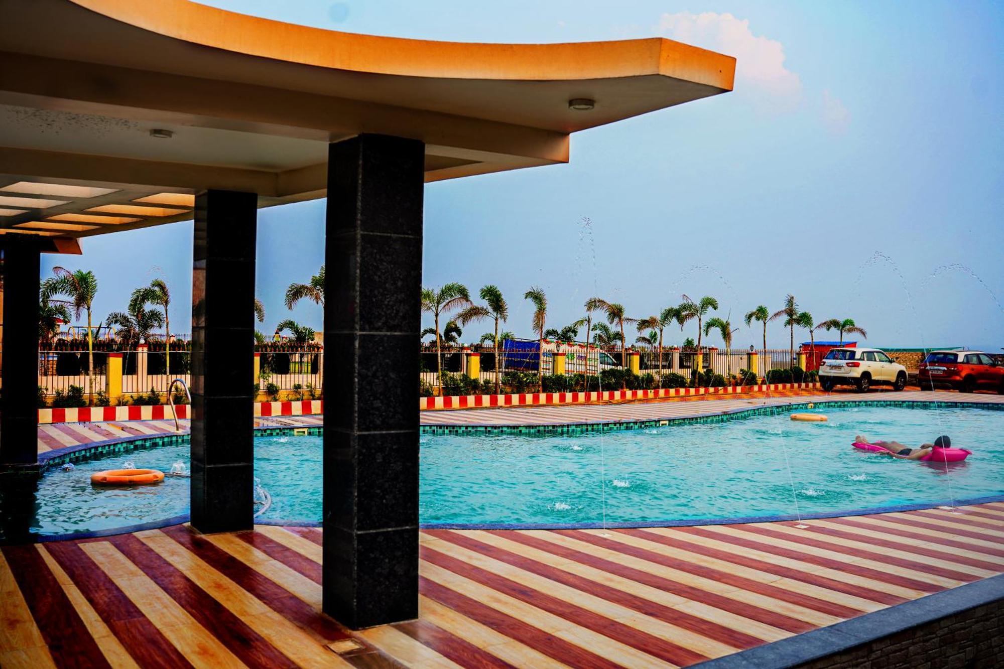 מנדרמוני Prasant On Beach Resort !! Lift - Wifi -Restaurant-Parking Facilities-Newly Decorated Room !! מראה חיצוני תמונה