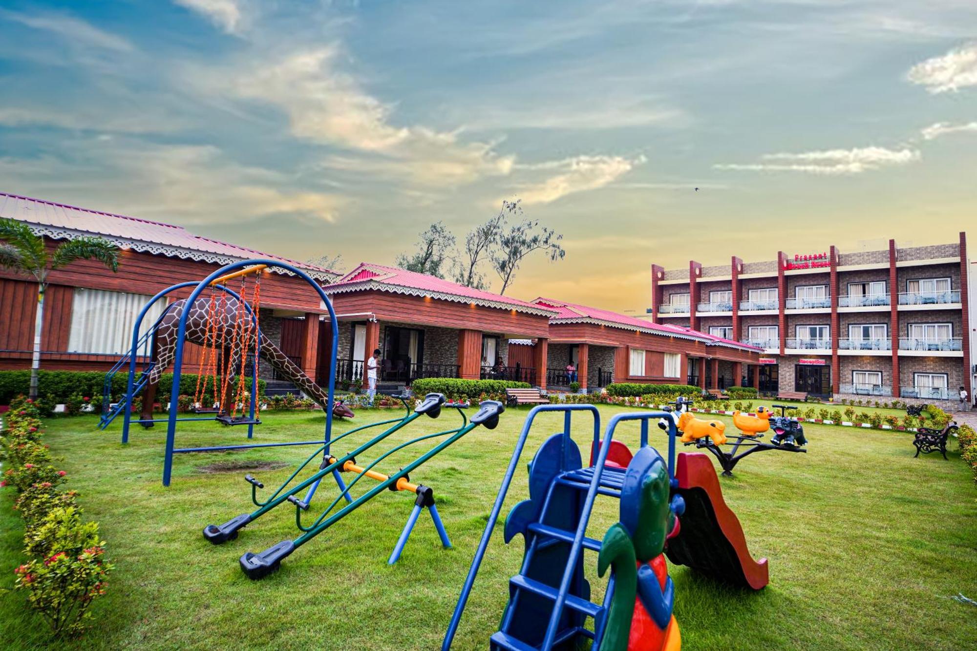 מנדרמוני Prasant On Beach Resort !! Lift - Wifi -Restaurant-Parking Facilities-Newly Decorated Room !! מראה חיצוני תמונה