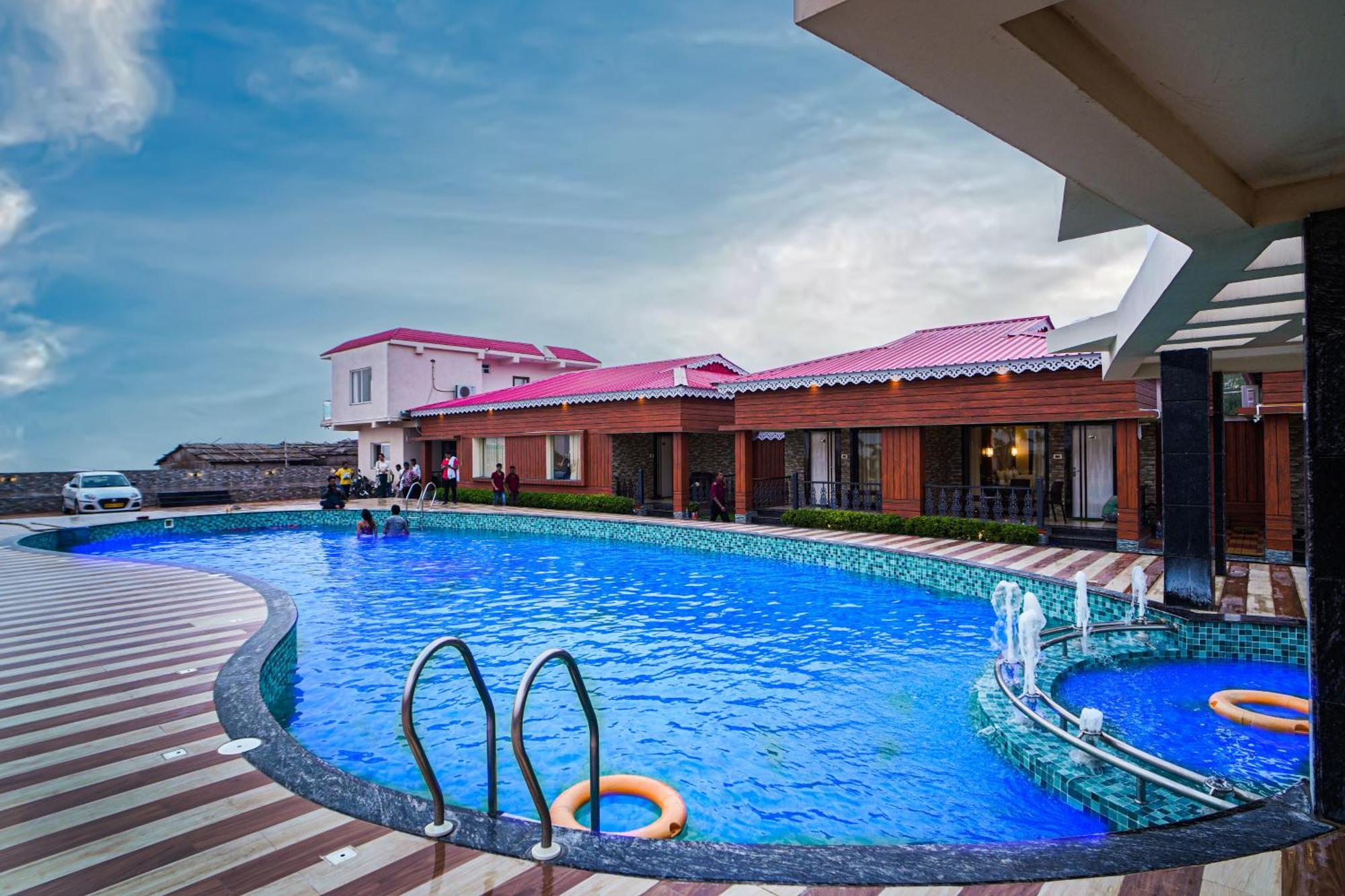מנדרמוני Prasant On Beach Resort !! Lift - Wifi -Restaurant-Parking Facilities-Newly Decorated Room !! מראה חיצוני תמונה