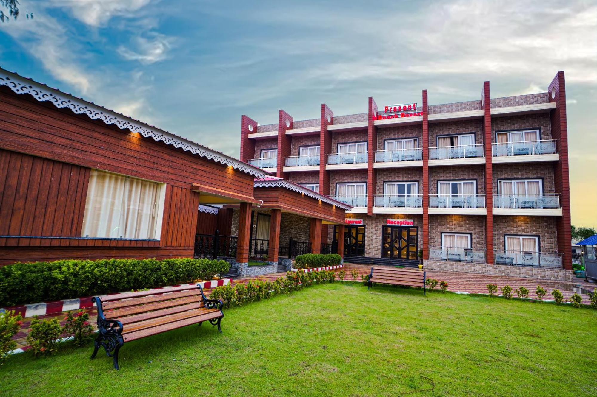מנדרמוני Prasant On Beach Resort !! Lift - Wifi -Restaurant-Parking Facilities-Newly Decorated Room !! מראה חיצוני תמונה