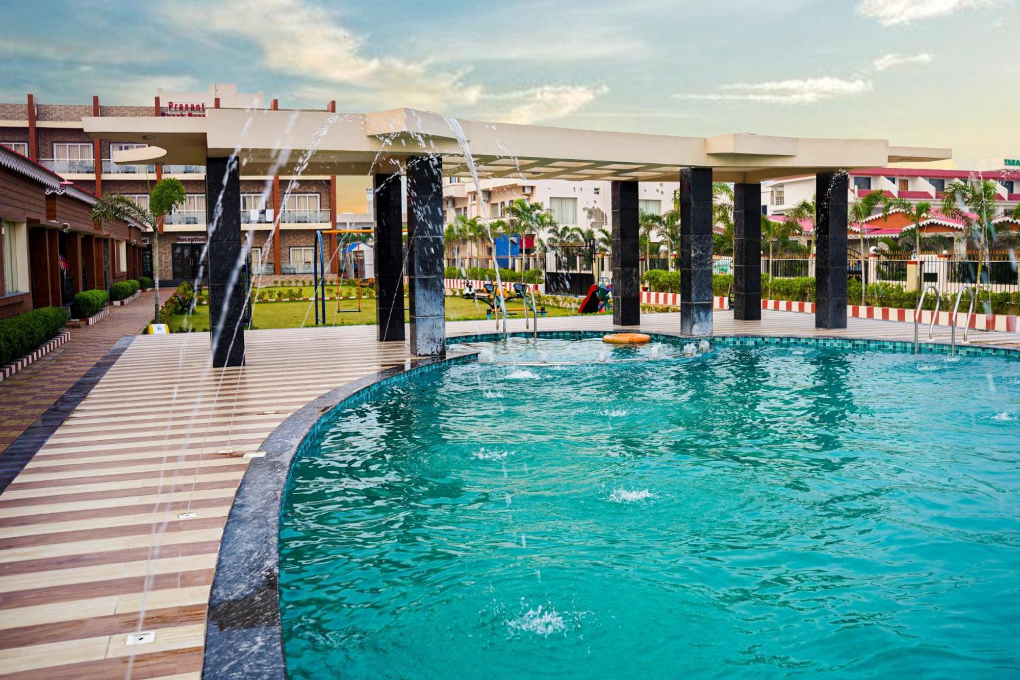 מנדרמוני Prasant On Beach Resort !! Lift - Wifi -Restaurant-Parking Facilities-Newly Decorated Room !! מראה חיצוני תמונה