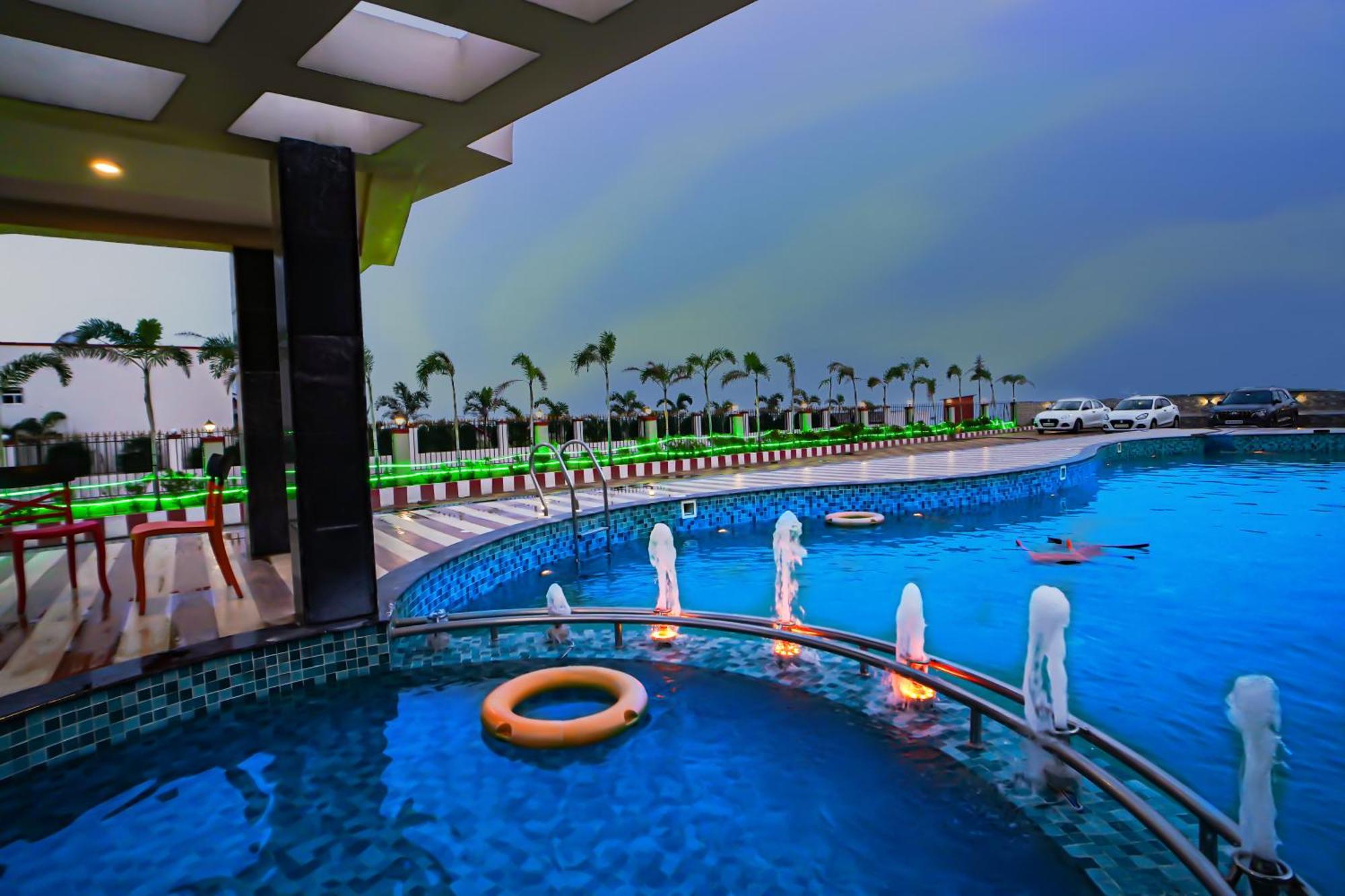 מנדרמוני Prasant On Beach Resort !! Lift - Wifi -Restaurant-Parking Facilities-Newly Decorated Room !! מראה חיצוני תמונה