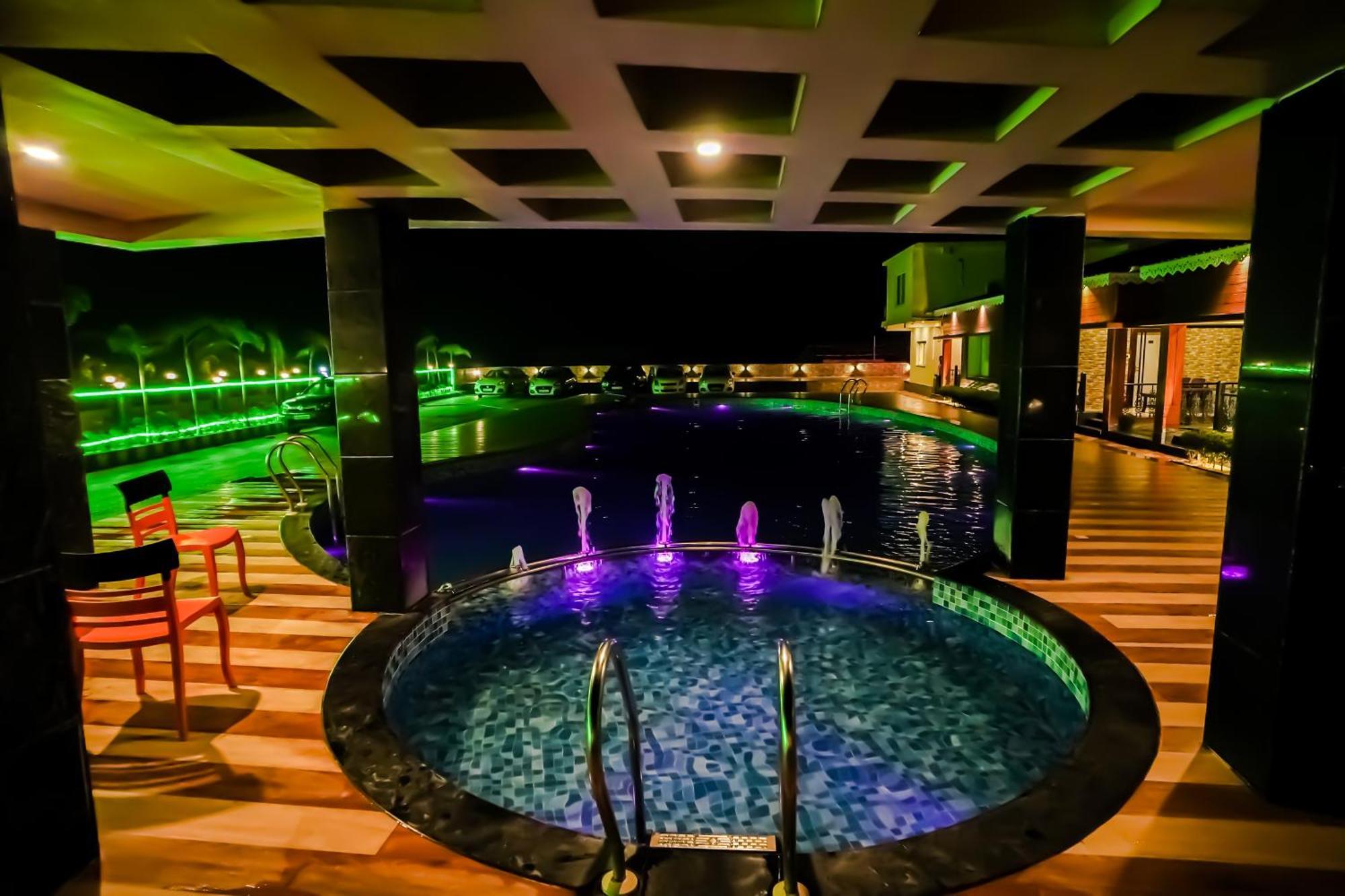 מנדרמוני Prasant On Beach Resort !! Lift - Wifi -Restaurant-Parking Facilities-Newly Decorated Room !! מראה חיצוני תמונה