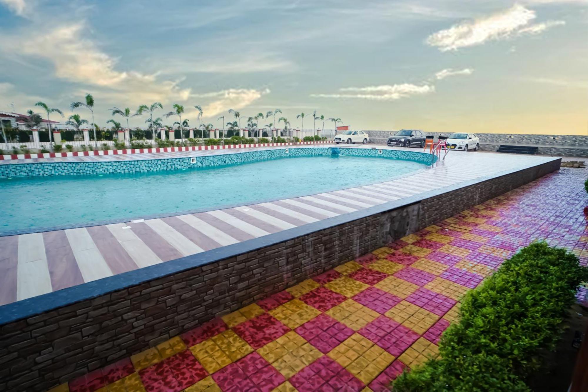 מנדרמוני Prasant On Beach Resort !! Lift - Wifi -Restaurant-Parking Facilities-Newly Decorated Room !! מראה חיצוני תמונה